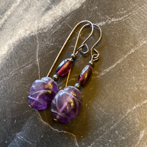 Earrings dangly carved amethyst, garnet beads, oxidized silver hand made NEW - Picture 4 of 4